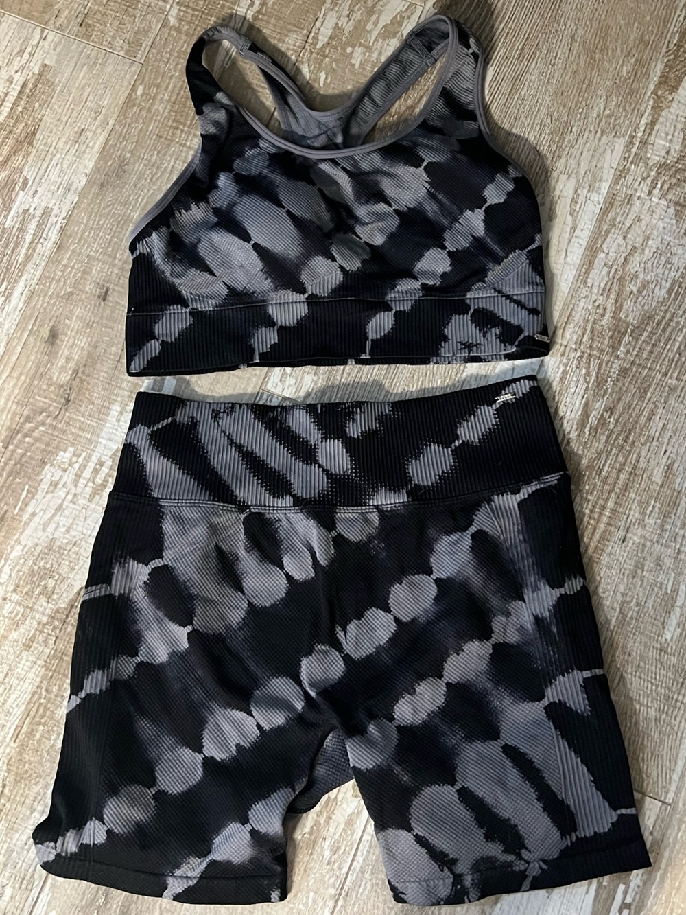 NWOT! !PINK VS  Seamless Outfit(L)! Black/Gray TieDye Bike Shorts & Sports Bra!